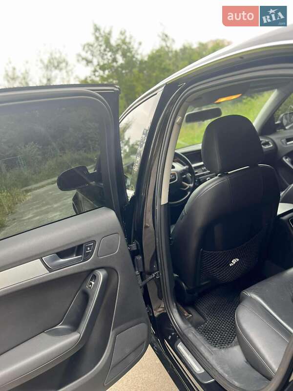 Седан Audi A4 2012 в Львове