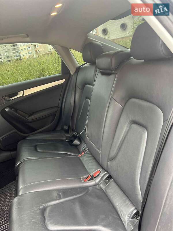 Седан Audi A4 2012 в Львове