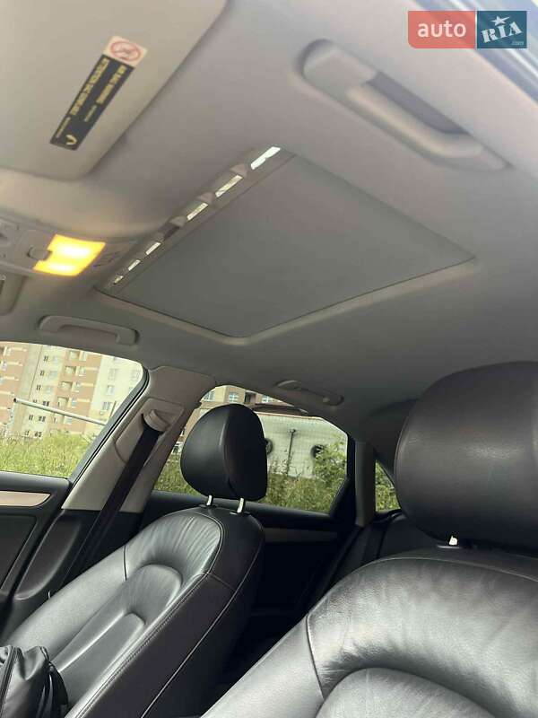 Седан Audi A4 2012 в Львове