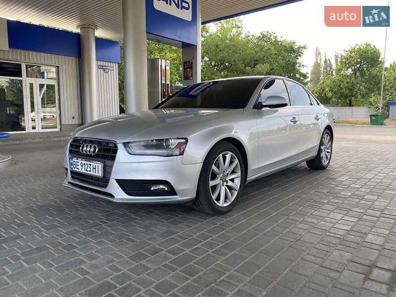 Седан Audi A4 2012 в 