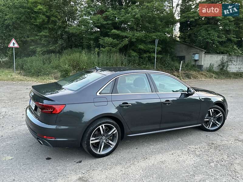 Седан Audi A4 2016 в Львове
