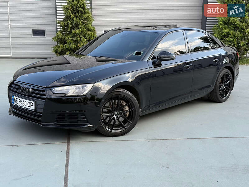 Седан Audi A4 2016 в 