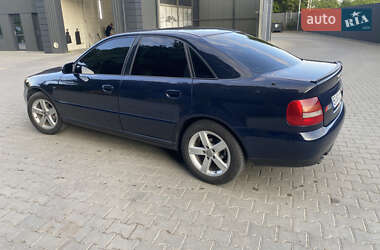 Седан Audi A4 2000 в 