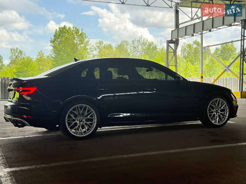 Седан Audi A4 2017 в Киеве