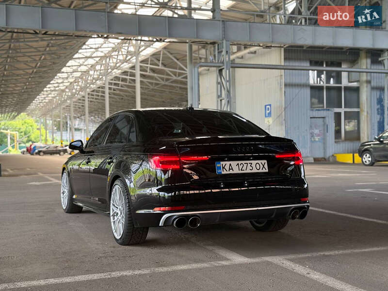 Седан Audi A4 2017 в Киеве