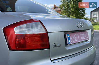 Седан Audi A4 2004 в 
