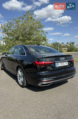 Седан Audi A4 2022 в 