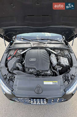 Седан Audi A4 2022 в 