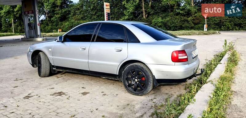 Седан Audi A4 1999 в Теофіполі
