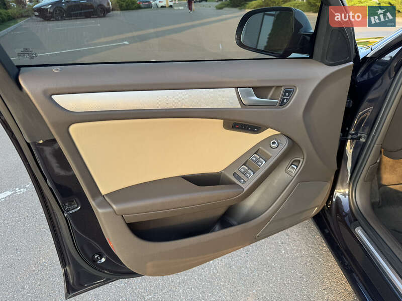 Седан Audi A4 2012 в Киеве