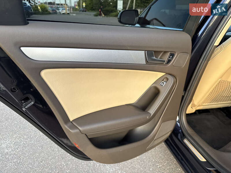 Седан Audi A4 2012 в Киеве