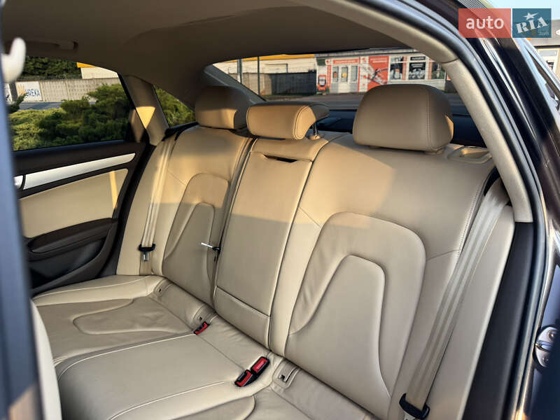 Седан Audi A4 2012 в Киеве