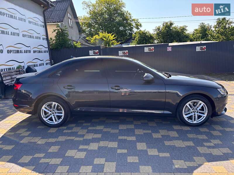 Седан Audi A4 2017 в Львове