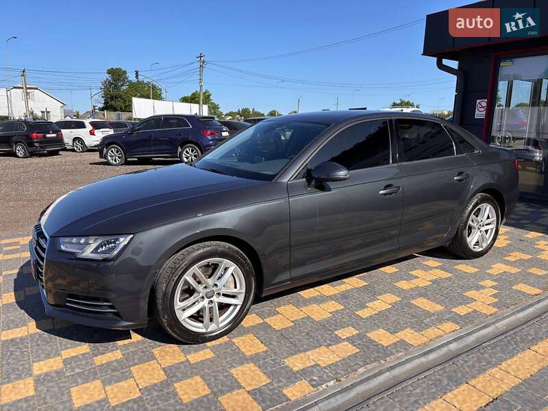 Седан Audi A4 2017 в Львове