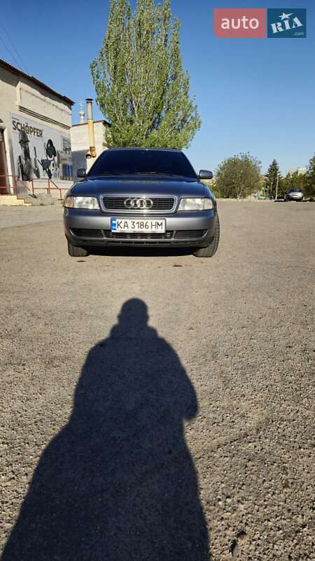 Седан Audi A4 1996 в 