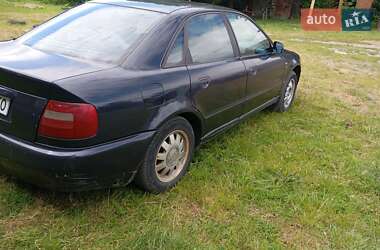 Седан Audi A4 1998 в 