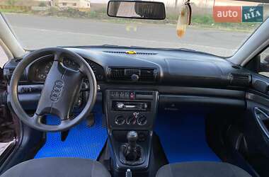 Седан Audi A4 1995 в 