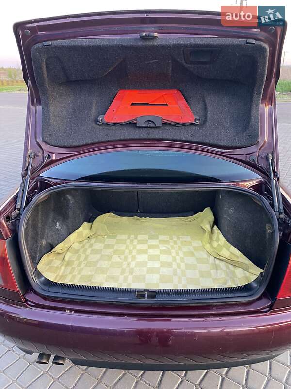 Седан Audi A4 1995 в Раздельной фото 15 Седан Audi A4 1995 в Раздельной