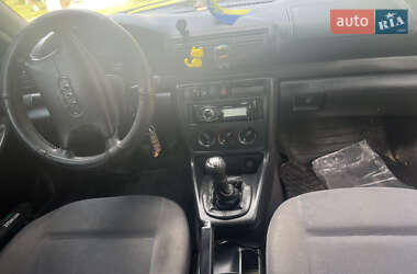 Седан Audi A4 1995 в 