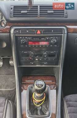 Седан Audi A4 2001 в 