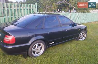 Седан Audi A4 1998 в 