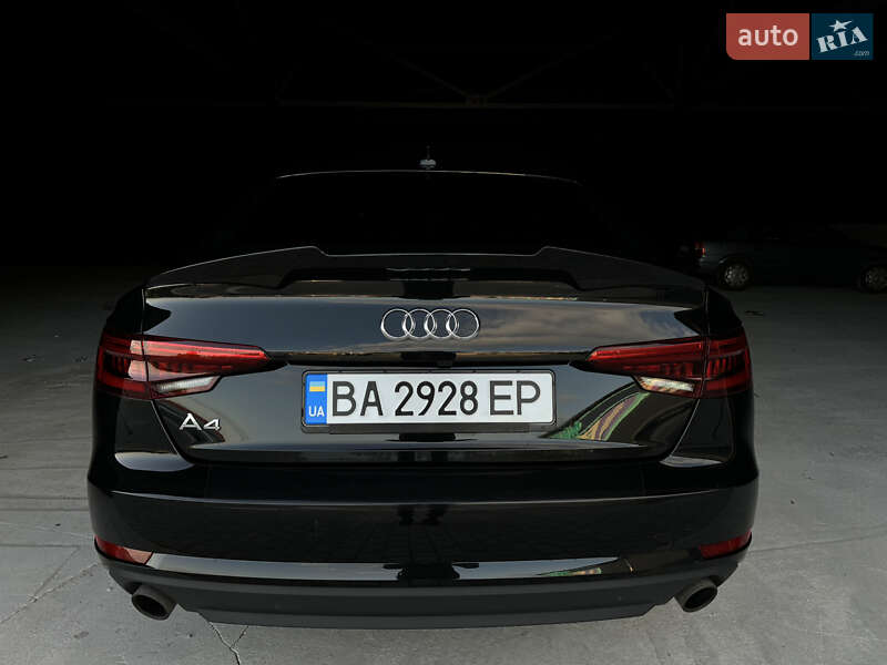 Седан Audi A4 2016 в Новоукраинке