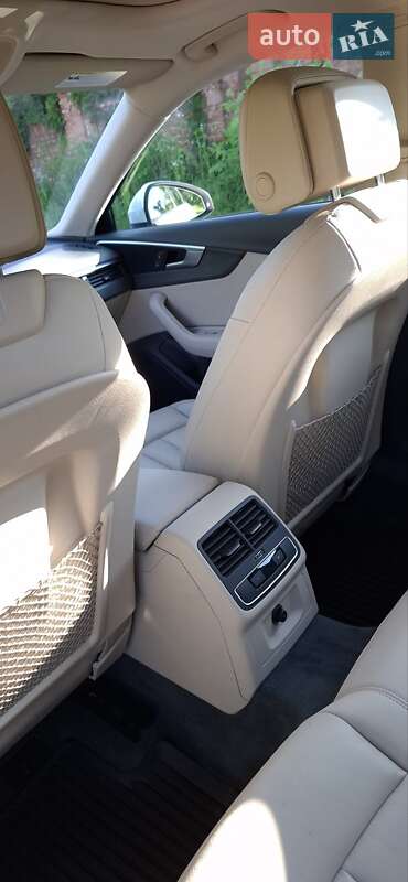 Седан Audi A4 2016 в Коростене