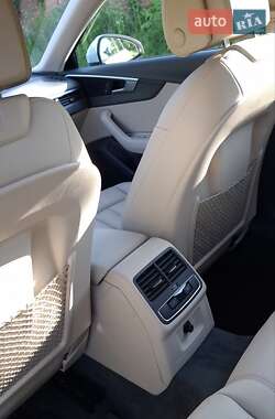 Седан Audi A4 2016 в 
