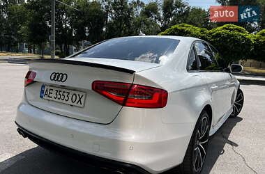 Седан Audi A4 2015 в 
