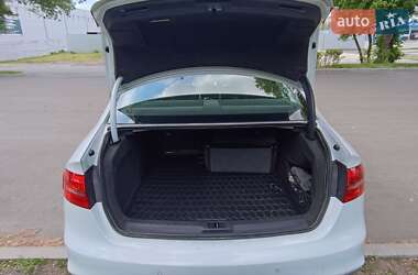 Седан Audi A4 2015 в 