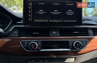 Седан Audi A4 2022 в 