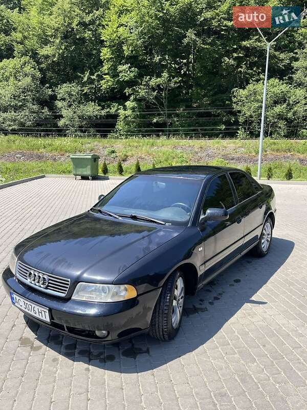 Седан Audi A4 2000 в 