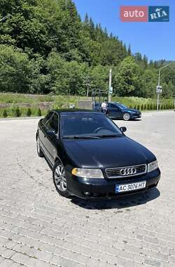 Седан Audi A4 2000 в 
