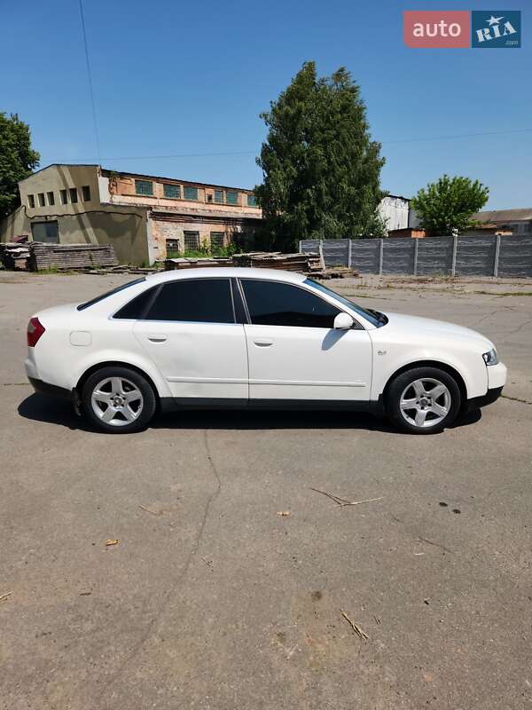Седан Audi A4 2002 в Літині