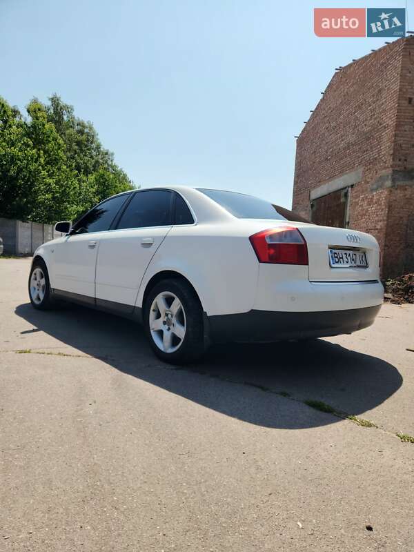 Седан Audi A4 2002 в Літині
