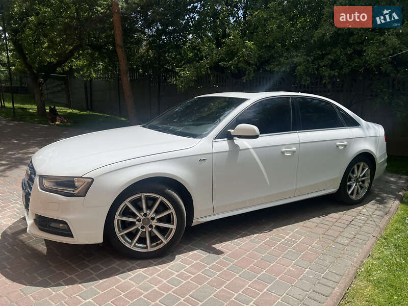 Седан Audi A4 2015 в Львове