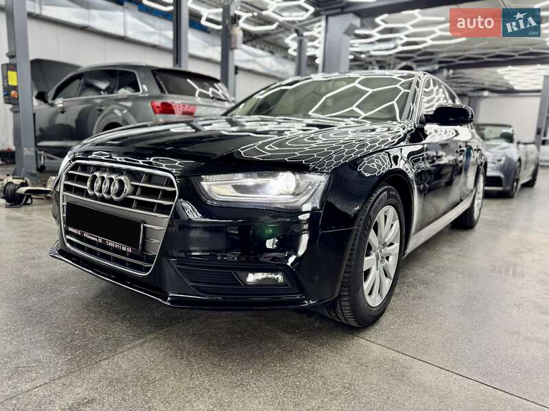 Седан Audi A4 2012 в Киеве