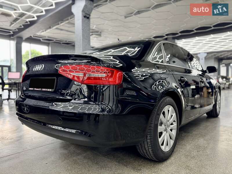 Седан Audi A4 2012 в Киеве