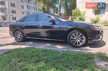 Седан Audi A4 2021 в 