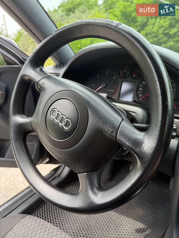 Универсал Audi A4 2000 в Вараше