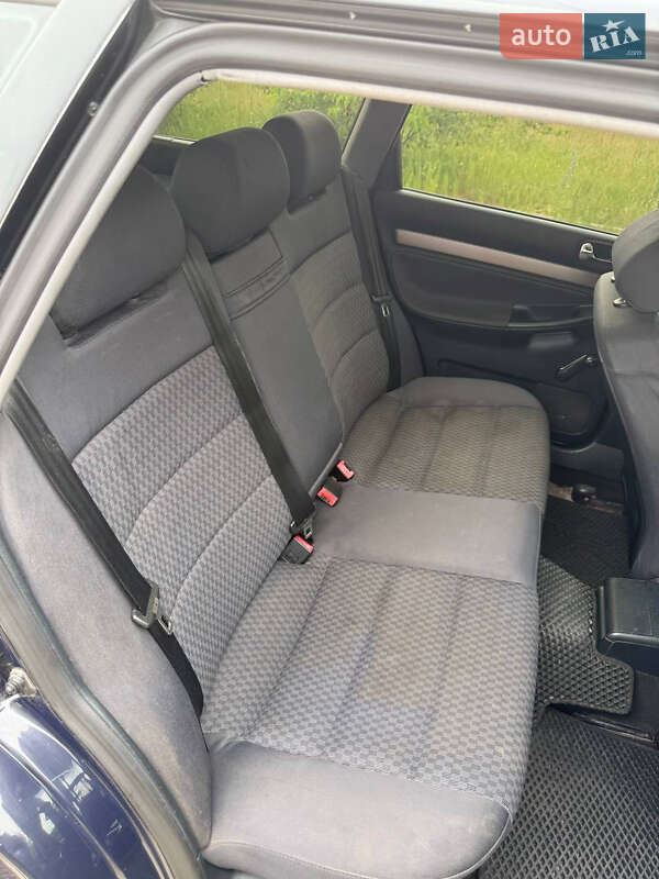 Универсал Audi A4 2000 в Вараше