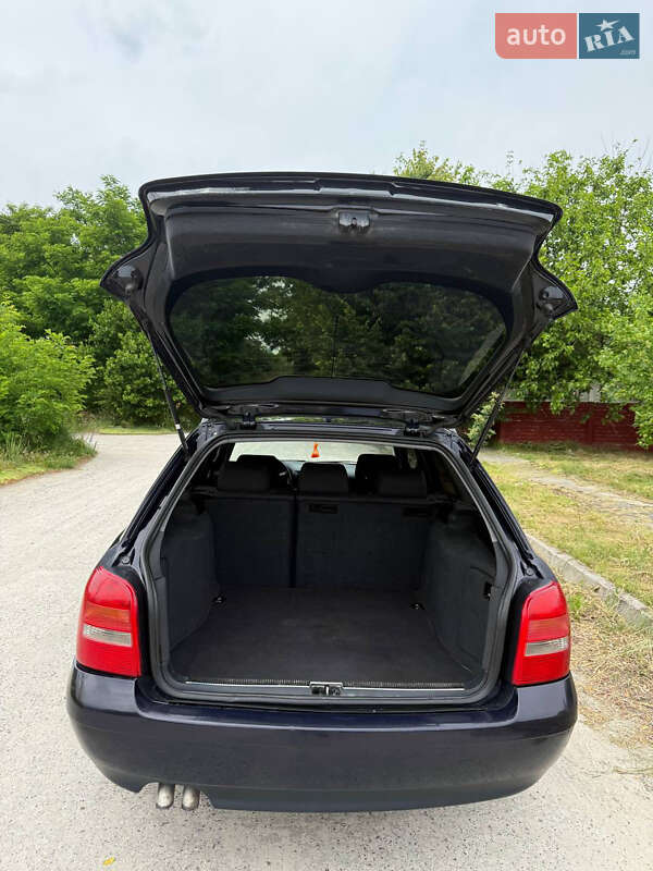 Универсал Audi A4 2000 в Вараше