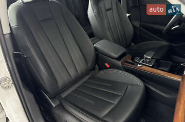 Седан Audi A4 2022 в 