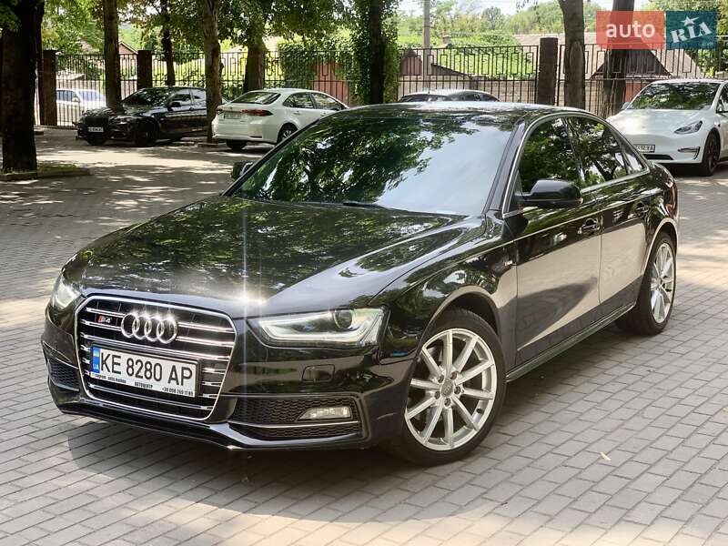 Седан Audi A4 2014 в 