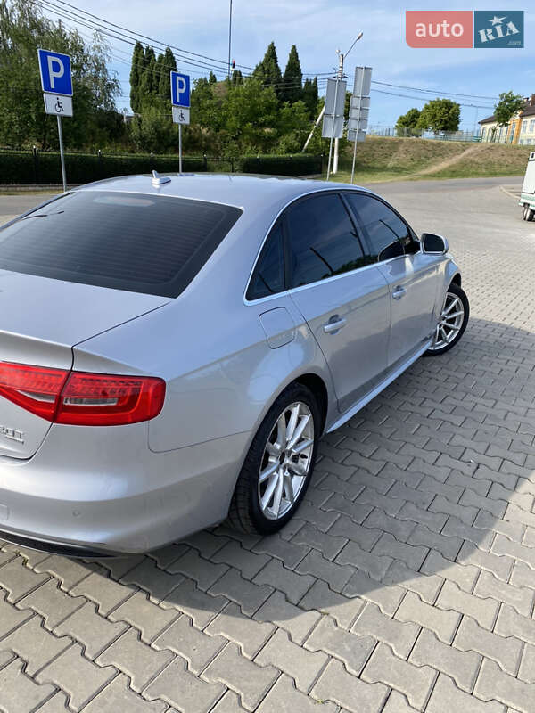 Седан Audi A4 2014 в Ивано-Франковске