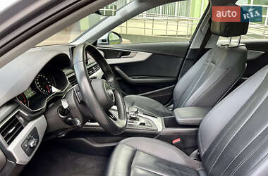Седан Audi A4 2018 в 