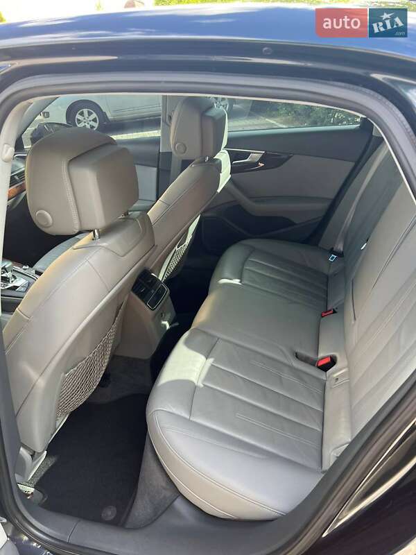 Седан Audi A4 2016 в Киеве