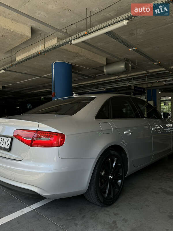 Седан Audi A4 2012 в Киеве