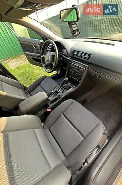 Седан Audi A4 2001 в 