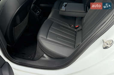 Седан Audi A4 2020 в 
